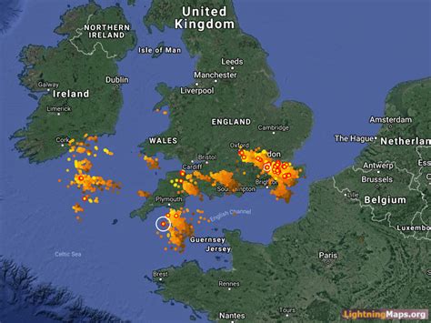 Live lightning mapping over London and the UK tonight from lightningmaps.org : r/Lightning