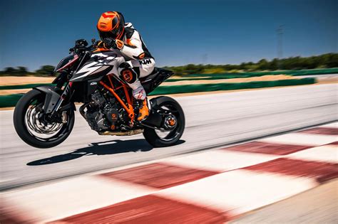 2019 KTM 1290 Super Duke R Guide • Total Motorcycle