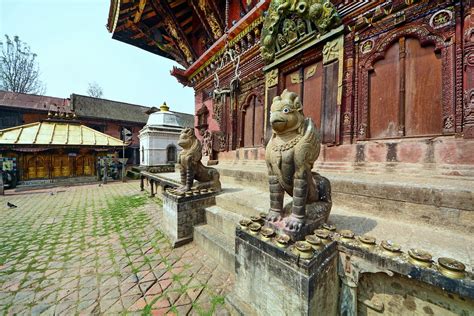 Nepal - Changu Narayan - Changu Narayan Temple - Pair Of G… | Flickr