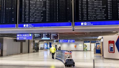 Hundreds of flights axed as German airport staff strike