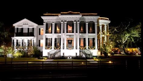 Tour Nottoway Plantation in White Castle, Louisiana