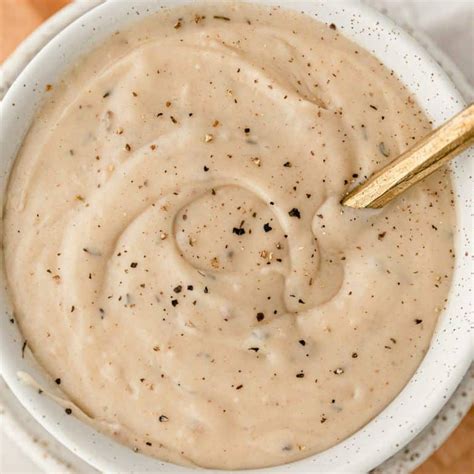 Creamy Peppered White Gravy - The Chunky Chef