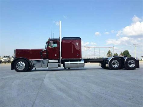 Now that's an extended hood!!! | Trucks, Big rig trucks, Peterbilt 359