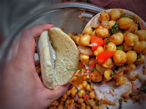 roadside kulche chole recipe | chana kulcha | jammu street food