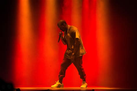 Kanye West ends NYC performance early due to "family emergency" - CBS News