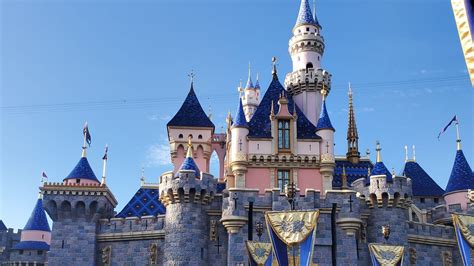 Disneyland delays its July 17 reopening - CNET