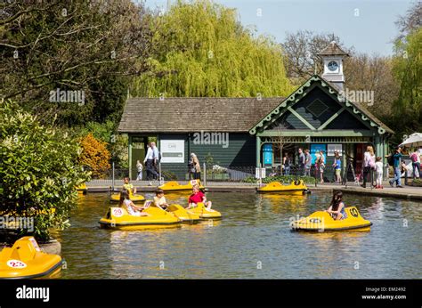 Boating lake fotografías e imágenes de alta resolución - Alamy