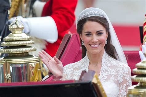 Queen Elizabeth’s Tiaras: Photos and History of her Most Lavish Tiaras – WWD