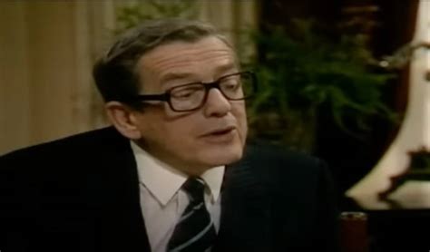 Yes, Minister actor John Nettleton dies at 94 : News 2023 : Chortle ...