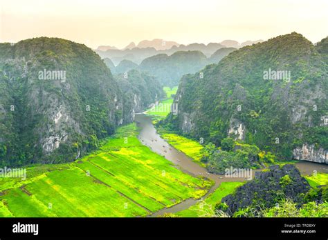 Mua Cave mountain viewpoint, Stunning view of Tam Coc area with ...