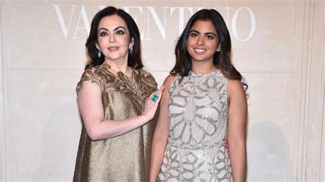 Isha Ambani with mom Nita are stunners at Paris Fashion Week. See pics ...