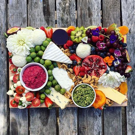 This lovely platter by @platterproject.sydney got us a little too excited for all the Christmas ...