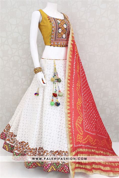 Sensesational White Chaniya Choli With Handwork Blouse & Bandhani ...