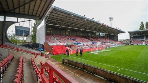 Wrexham complete purchase of Racecourse Ground from Glyndwr University - BBC Sport