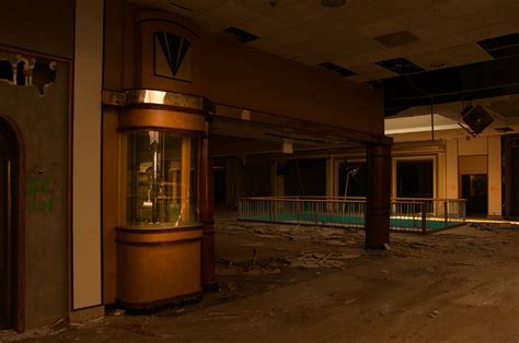 Creepy or Cool? These Abandoned Shopping Mall Photos Are Utterly ...