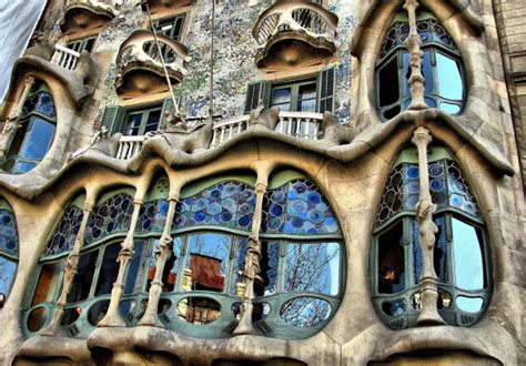 BARCELONA / ART NOUVEAU MOVEMENT & CATALAN MODERNISM / ANTONI GAUDI ...