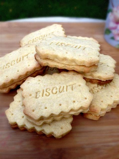 Dancing Dandelions: Recipe: Homemade custard cream biscuits