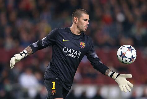 Manchester United target Victor Valdes rejects Catalonia call amid Old ...