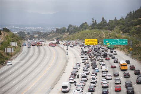 3 injured in fiery Sepulveda Pass crash on 405 Freeway — lanes reopen – Daily News