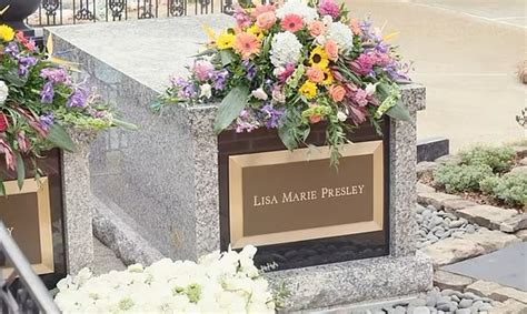 Lisa Marie Presley Laid to Rest at Graceland - Casino.org