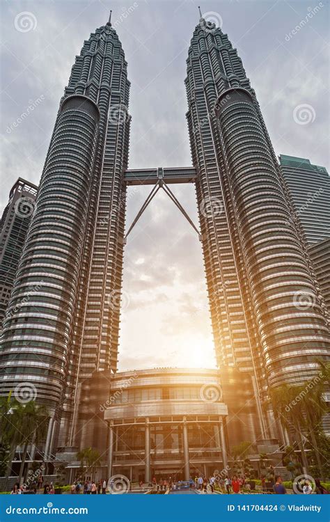 A Skybridge Connects the Two Towers Observation Deck of Petronas Twin ...