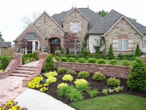 20 Beautiful Landscaping Ideas for the Frontyard and Backyard