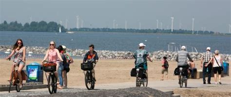 Off the coast of Harderwijk is a beach island with a lively boulevard. The beach island is a ...