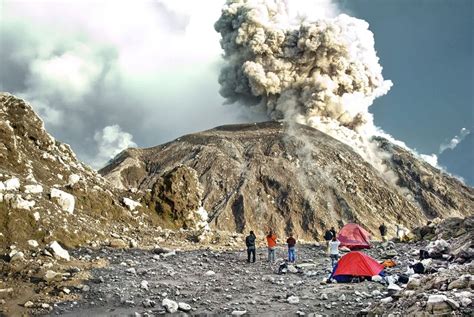 Hiking Santiaguito: Surviving An Exploding Volcano In Guatemala