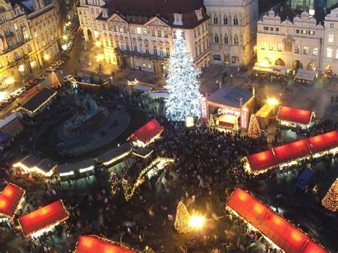 File:Prague christmas market 9949a.jpg - Wikimedia Commons