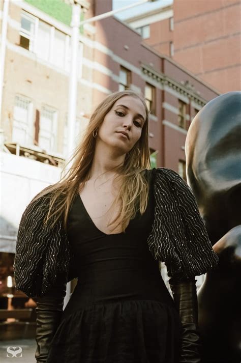 Her own heart: in conversation with singer-songwriter Hatchie - RUSSH