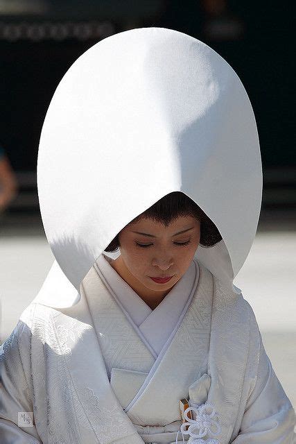 Tokyo shinto bride in white shiromuku kimono - a photo on Flickriver | Shinto, Kimono japan, Kimono