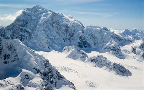 Mountain Peaks. Snowy Landscape from Alaska HD wallpapers | 4K MacBook and Desktop Backgrounds