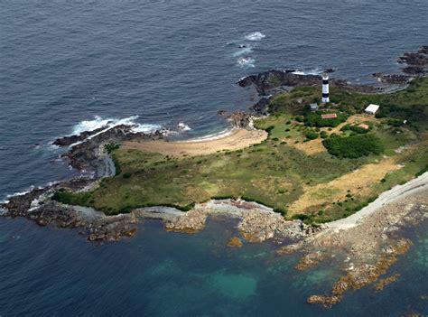 New Zealand - Dog Island lighthouse - World of Lighthouses