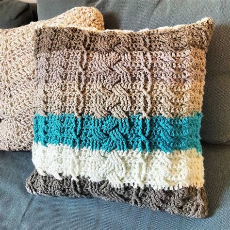 15+ Free Crochet Pillows Pattern- 2021 - Page 7 of 19 - Hotcrochet.Com | Crochet pillow pattern ...