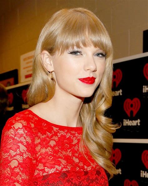 Taylor Swift Hairstyles: Blonde Hair - PoPular Haircuts