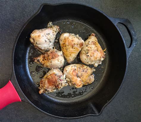 Juicy and Crispy Pan-Fried Chicken Thighs Recipe