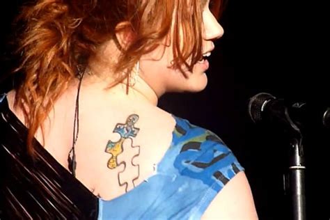 It’s Kelly Clarkson’s Tattoo! | Celebrity tattoos, Kelly clarkson, Beautiful bodies