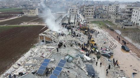 Earthquake in Turkey destroys 5,600 buildings - civil war complicates ...