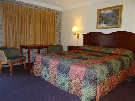 Economy Inn Rooms: Pictures & Reviews - Tripadvisor