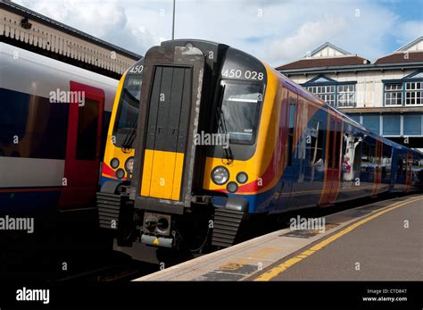 South west trains class 450 hi-res stock photography and images - Alamy