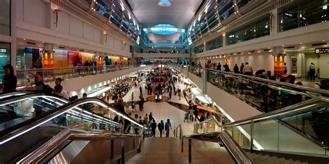 Panorama inside Dubai International Airport – PanoTwins