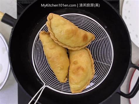 Curry Puff (Karipap) – Crispy Crust with Smooth Filling Recipe ...