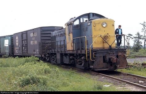 LIRR 461 Long Island Railroad Alco RS-1 at Farmingdale, New York by Ellis Simon | Long island ...