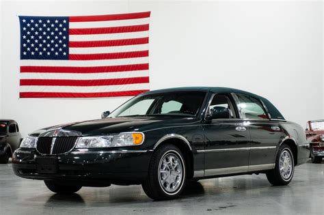 2002 Lincoln Town Car | GR Auto Gallery