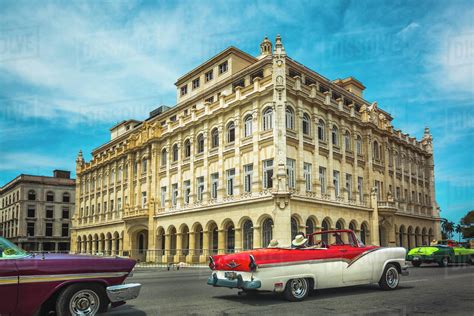 Old classic cars and The former Presidential Palace, The Museum of the ...