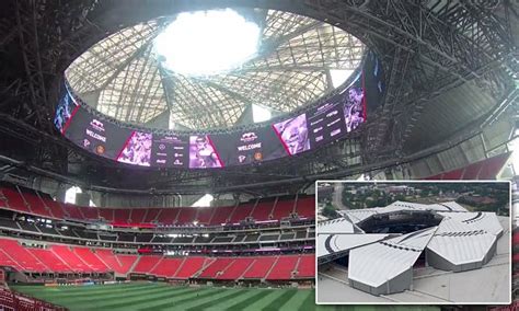 The unfurling, retractable roof atop the Atlanta Falcons' stadium is ...