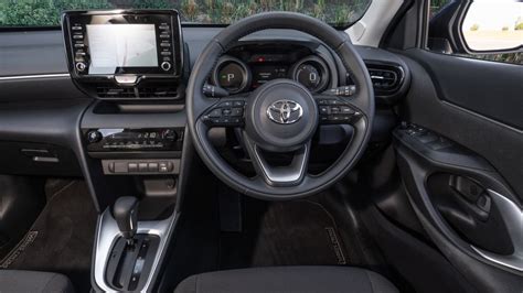 2022 Toyota Yaris Cross Hybrid GXL review - Drive