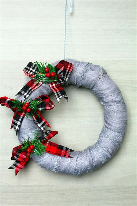 Christmas Wreath Tutorial | AllFreeChristmasCrafts.com