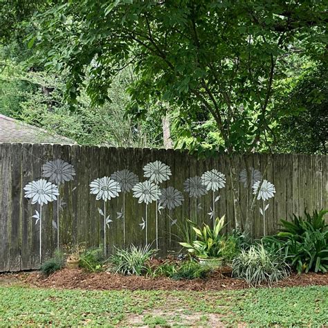 Cheapest DIY Renovation Ideas: Fence Stenciling | Garden fence art, Garden mural, Garden design