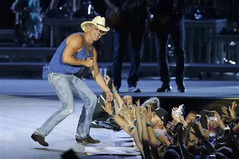 Kenny Chesney Tour: See the Country Star's 2022 Tour Dates